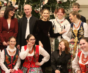 W Pałacu Prezydenckim już święta. Marta Nawrocka z rodziną ubierała choinkę