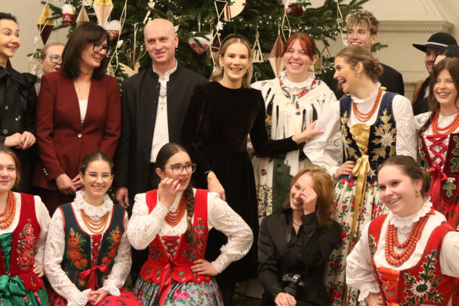 W Pałacu Prezydenckim już święta. Marta Nawrocka z rodziną ubierała choinkę