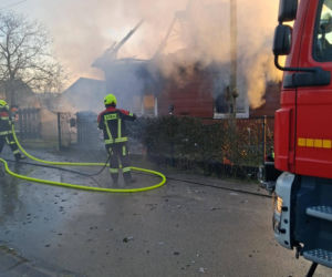 Pożar tuż przed świętami. Żywioł strawił cały dom w Wielkiej Wsi. Pilna zbiórka dla poszkodowanej rodziny!