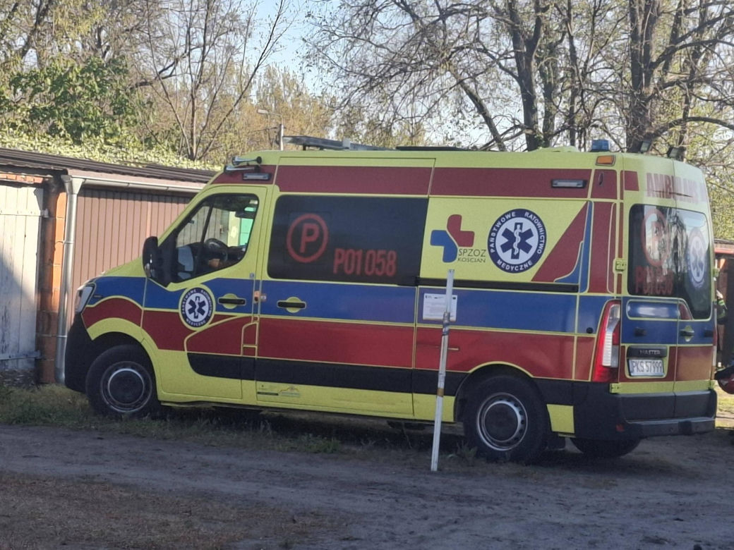 Pożar w bloku w Gryżynie. Pomogli sąsiad akwarysta i czujka dymu [ZDJĘCIA]