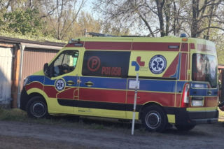 Pożar w bloku w Gryżynie. Pomogli sąsiad akwarysta i czujka dymu [ZDJĘCIA]