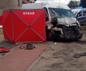 Tragiczny wypadek na trasie Zaborówiec-Brenno pod Lesznem. Dwie osoby nie żyją