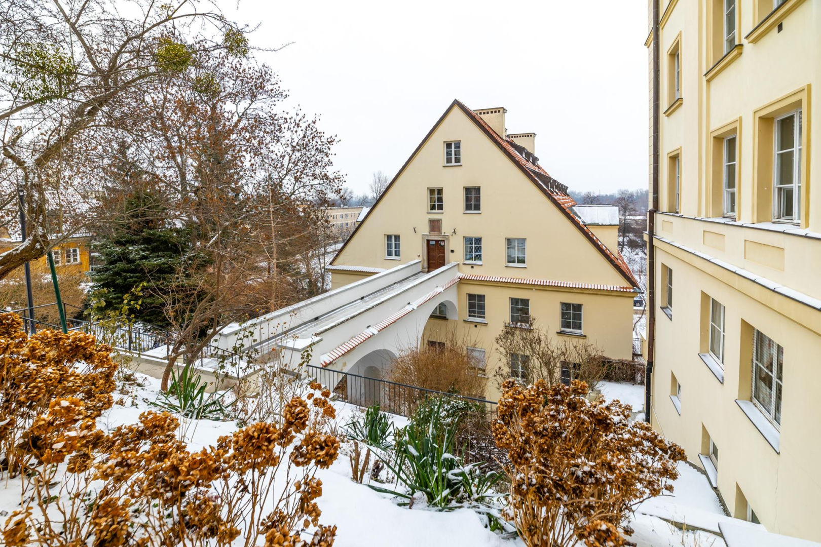 Dom Profesorów na ul. Brzozowej w Warszawie