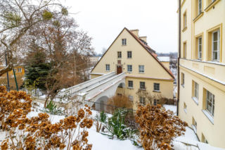 W XVII-wiecznym spichlerzu w centrum Warszawy zamieszkali profesorowie UW, były lata 20.