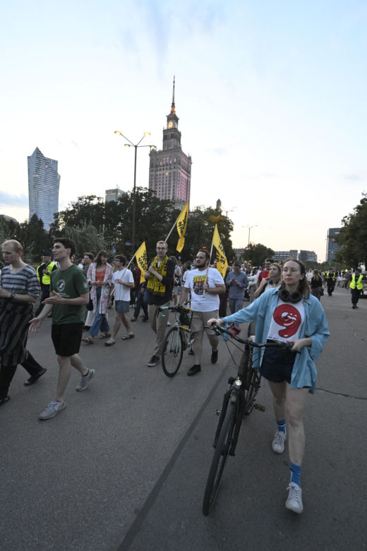Przeszli przez Warszawę w piżamach i kapciach. Krzyczeli "Chcemy spać!"