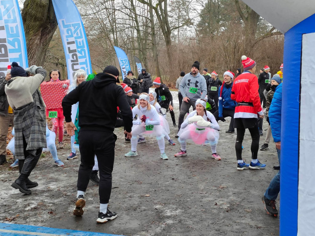 Przedświąteczne zawody sportowe. Łodzianie biegają i pomagają
