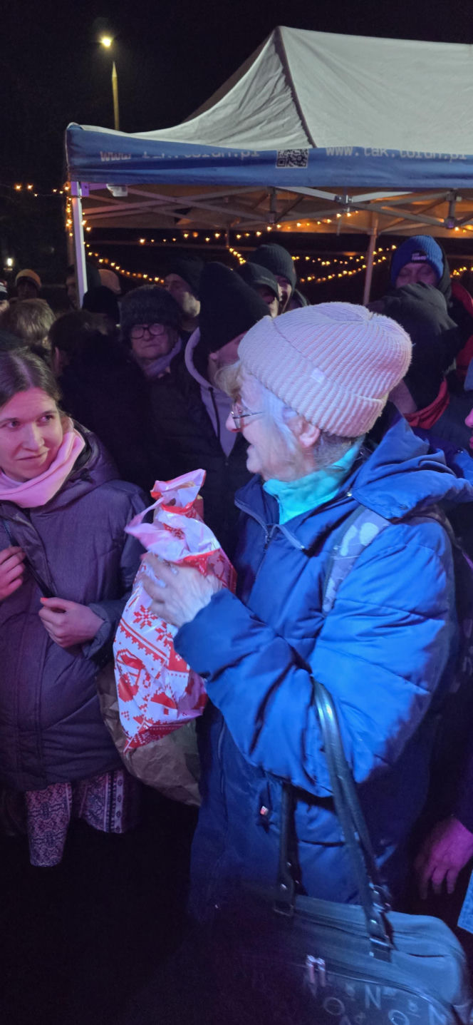 Wigilia w Coffee House Waryńskiego 19. Święty Mikołaj przyszedł do potrzebujących wsparcia