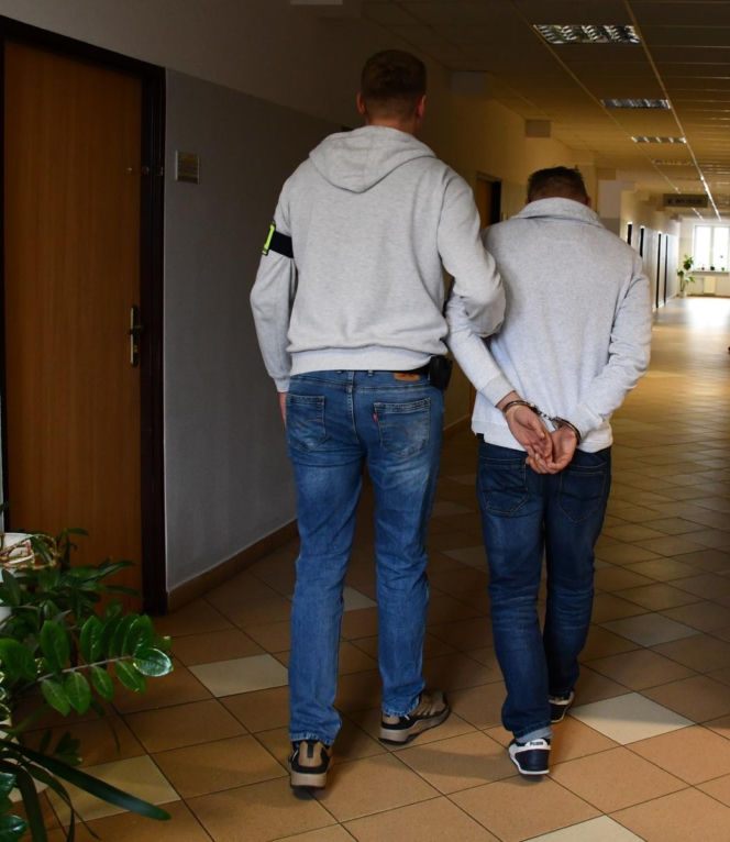 Mała dziewczynka widziała, co tata robił mamie. Mężczyzna zgotował rodzinie piekło