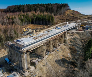 Najwyższa estakada w Polsce powstaje na S19 Babica Jawornik. Na plac budowy prowadzą serpentyny