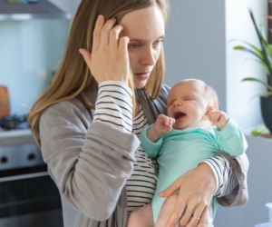 Złość na partnera po porodzie? To nie musi być kryzys miłości