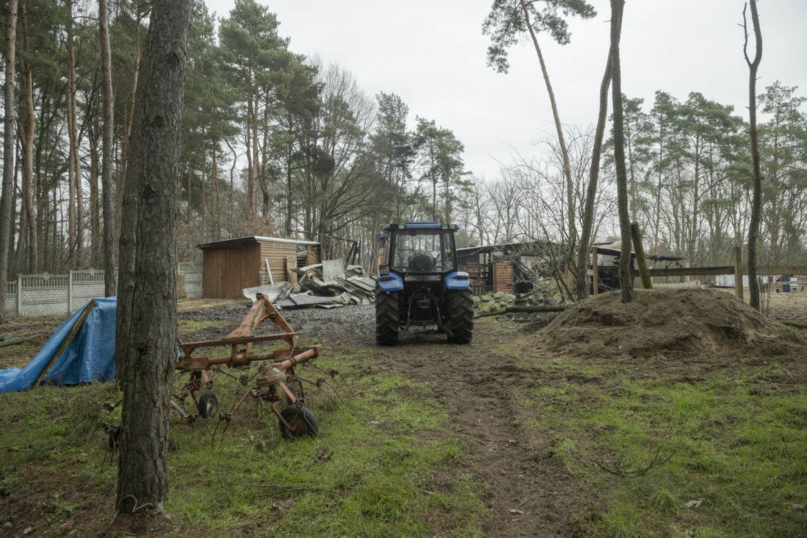  „Chwile przed tragedią miejsce tętniło życiem”. Ogromny pożar stadniny na Białołęce. Spłonęło 8 koni