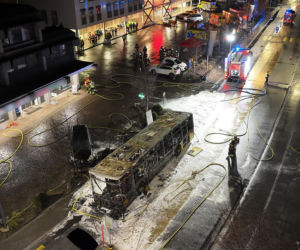 Pożar autobusu w Kerzers w kantonie Fryburg na zachodzie Szwajcarii