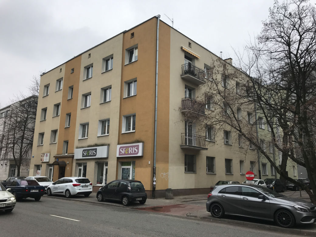 Mieszkanie w Warszawie kupił za 23 000 zł.
