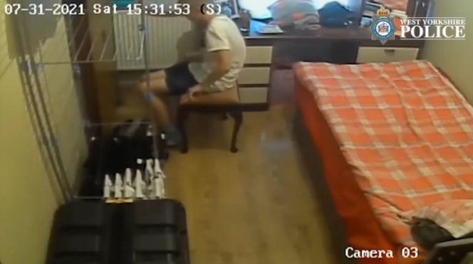 Matka trzymała synka, ojczym go torturował. Sebastian nie przeżył! 100 uderzeń w pół godziny