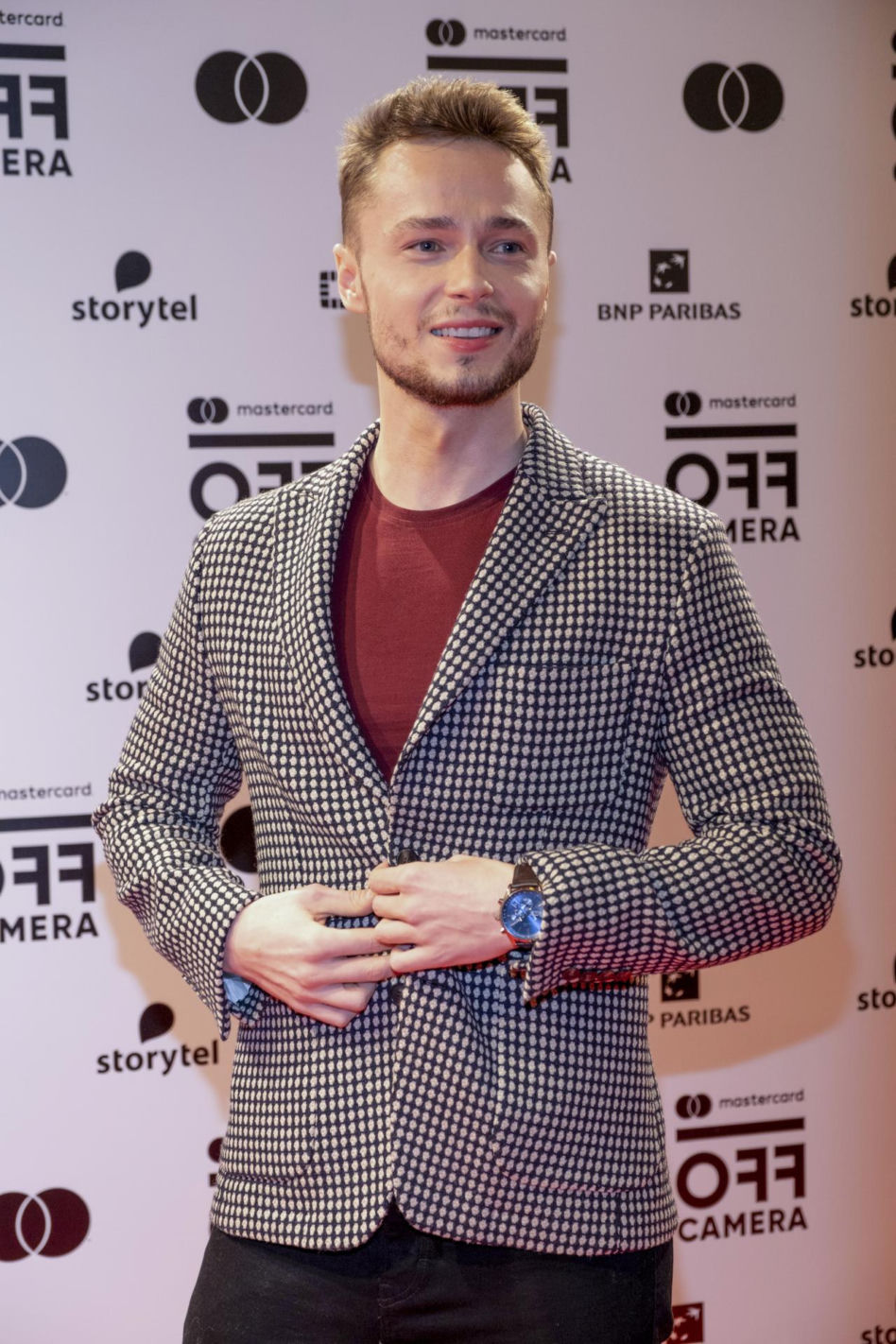 Tak przez lata zmieniał się Patryk Pniewski. Zaczynał jako idol nastolatek w "Pierwszej miłości"