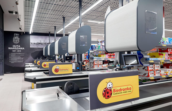 Zarobki w Biedronce poszły w górę. Tyle można zarobić w 2025 roku.