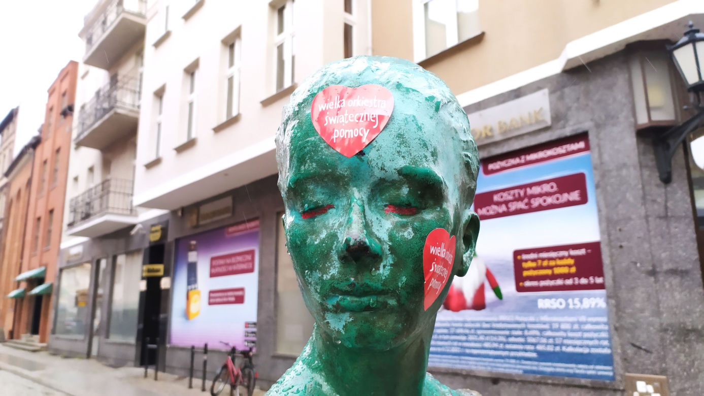 Gorące serca smagane wiatrem. Torunianie grają z WOŚP po raz trzydziesty! [FOTO]