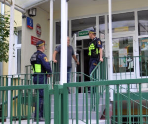 Trwają kontrole strażników miejskich przy warszawskich szkołach