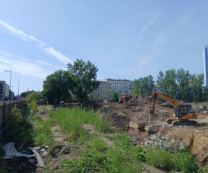 Porządkowanie terenu przy ul. Chmielnej 75 w Warszawie