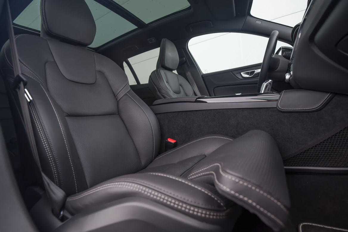 Volvo V60 T8 Twin Engine AWD R-Design AT8