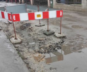 Kiedy spadnie deszcz, mieszkańcy ulicy toną w błocie
