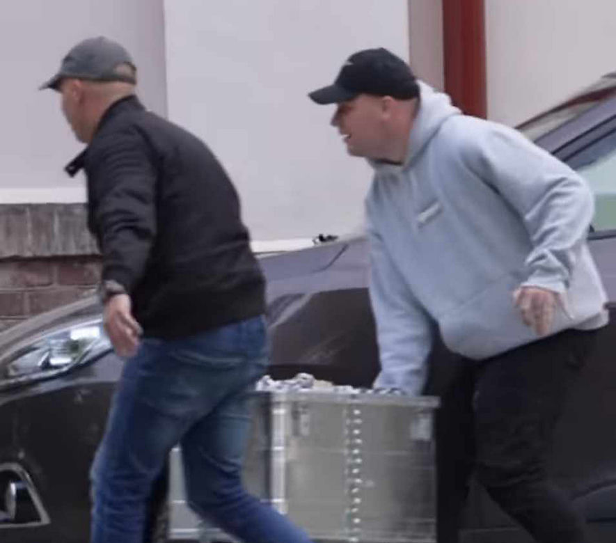  Budda przyznał, że zostawił skrzynię pod domem dziecka.