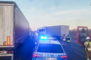 Wypadek na autostradzie A1. Zderzyły się dwie ciężarówki