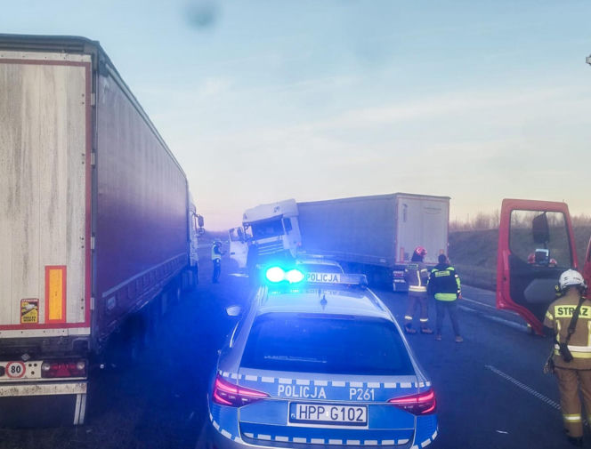Wypadek na autostradzie A1. Zderzyły się dwie ciężarówki