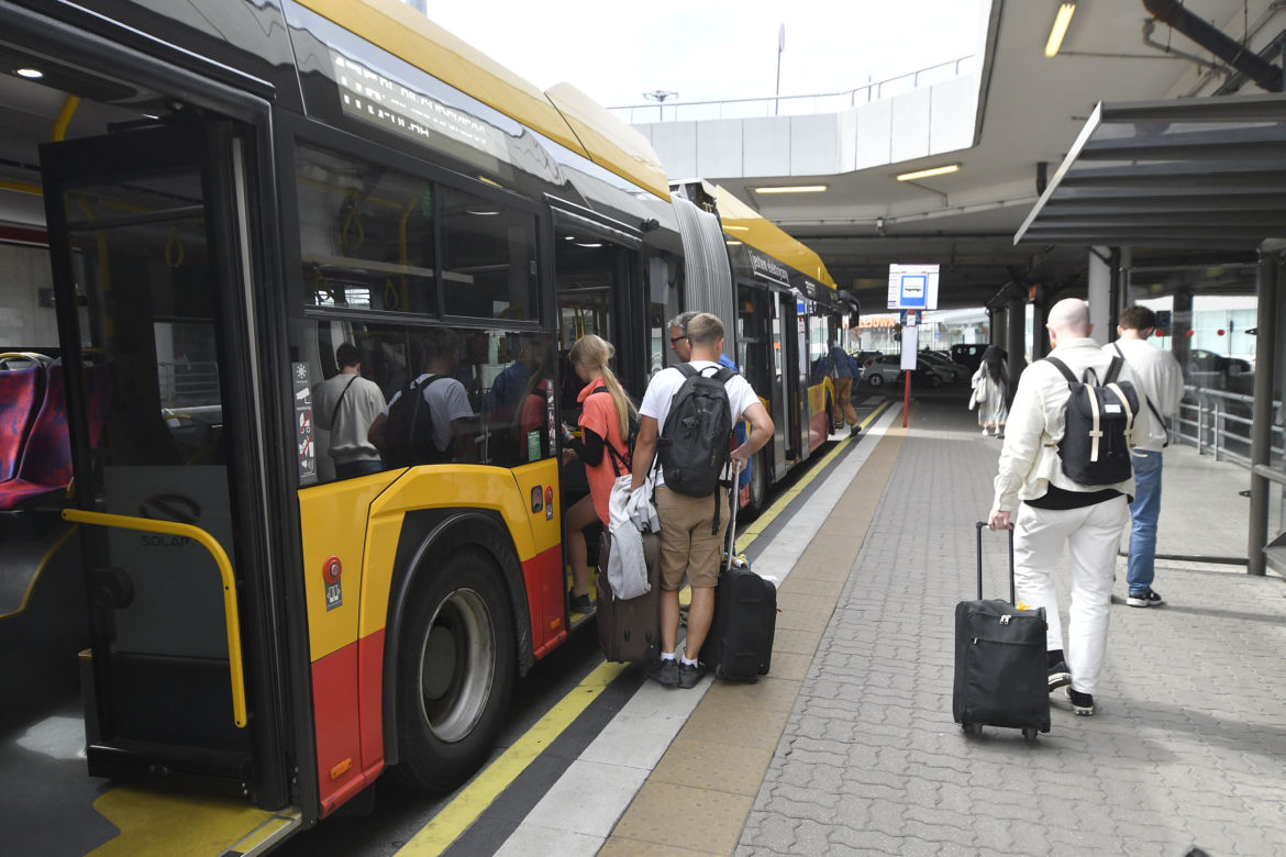 Warszawa. Cięcia wakacyjne w komunikacji miejskiej. Zlikwidowali autobusy linii 188, mieszkańcy są wściekli