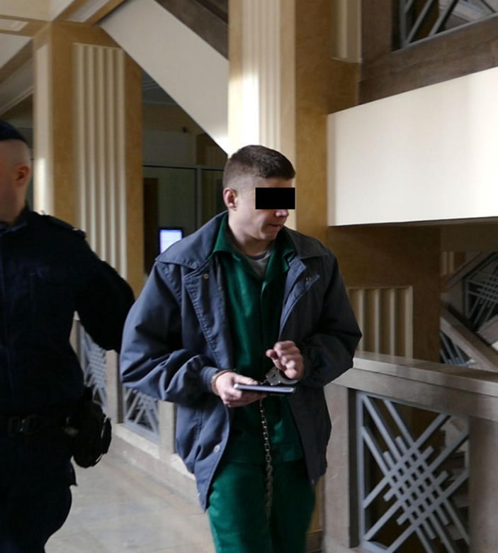 Przez godzinę katował własnego ojca. Złamał na nim siekierę, potem bił do nieprzytomności