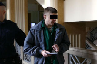 Przez godzinę katował własnego ojca. Złamał na nim siekierę, potem bił do nieprzytomności