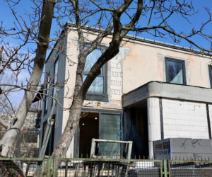 Niekończący się remont sąsiadów Kaczyńskiego