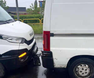 Zderzenie trzech pojazdów w Sarnowej koło Rawicza. Jedna osoba poszkodowana