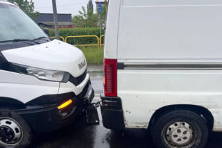 Zderzenie trzech pojazdów w Sarnowej koło Rawicza. Jedna osoba poszkodowana
