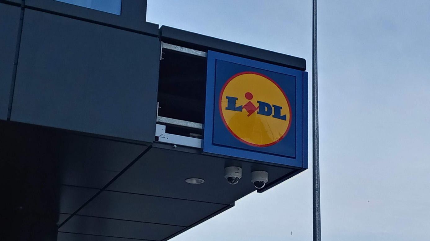 Szyld sklepu Lidl w szczecińskim "Posejdonie" budzi wiele kontrowersji