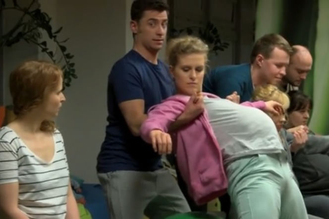 M jak miłość odc. 1142. Natalka (Marcjanna Lelek), Ewa (Dominika Kluźniak), Marek (Kacper Kuszewski)