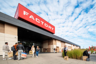 Zakupowy hit maja w Warszawie! 50% rabatu tylko przez kilka godzin – tłumy ruszą do FACTORY Annopol