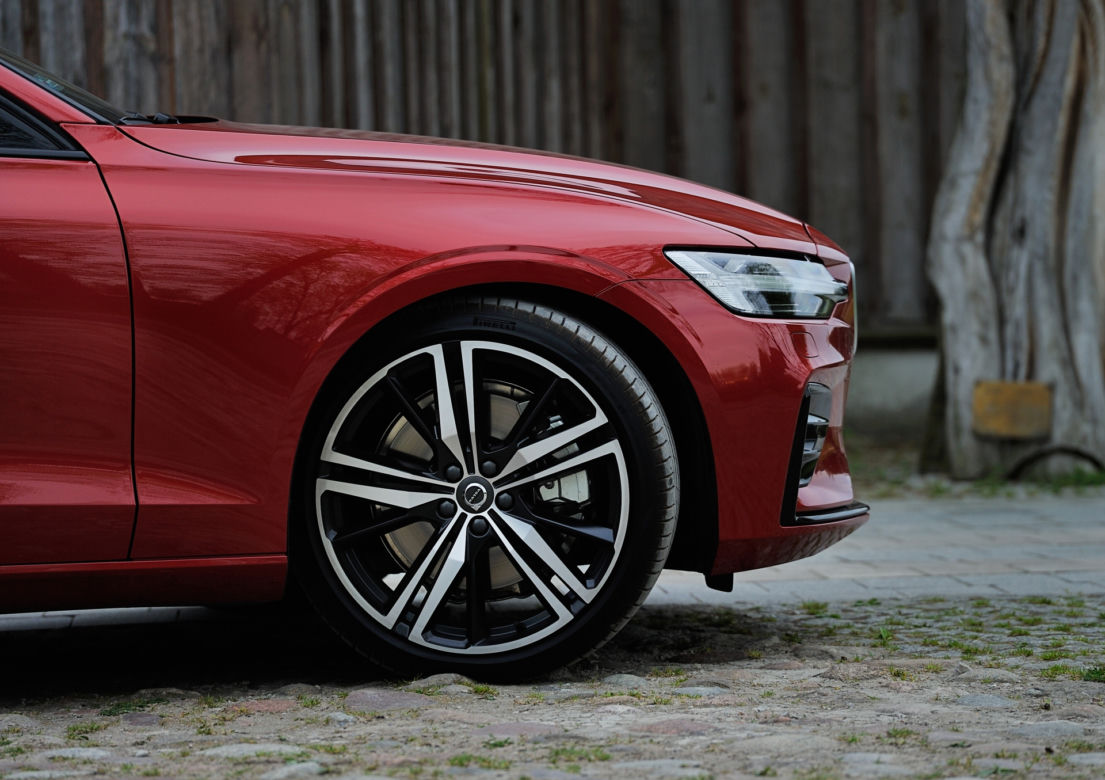 Volvo S60 T5 R Design First Edition