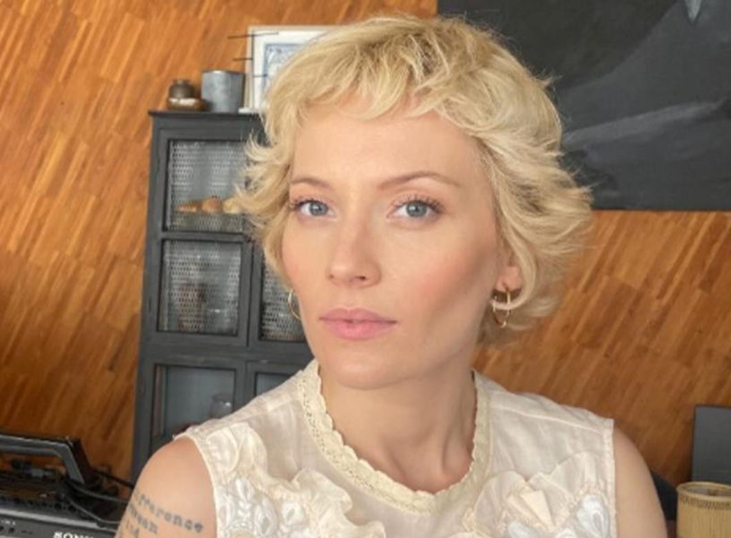 Barwy szczęścia, Renata (Anna Mrozowska)