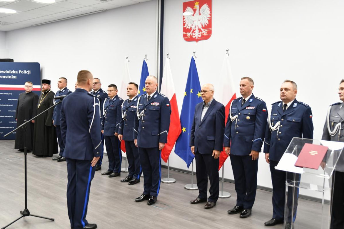 Oni będą dbać o nasze bezpieczeństwo. Nowi policjanci w Podlaskiem [ZDJĘCIA]