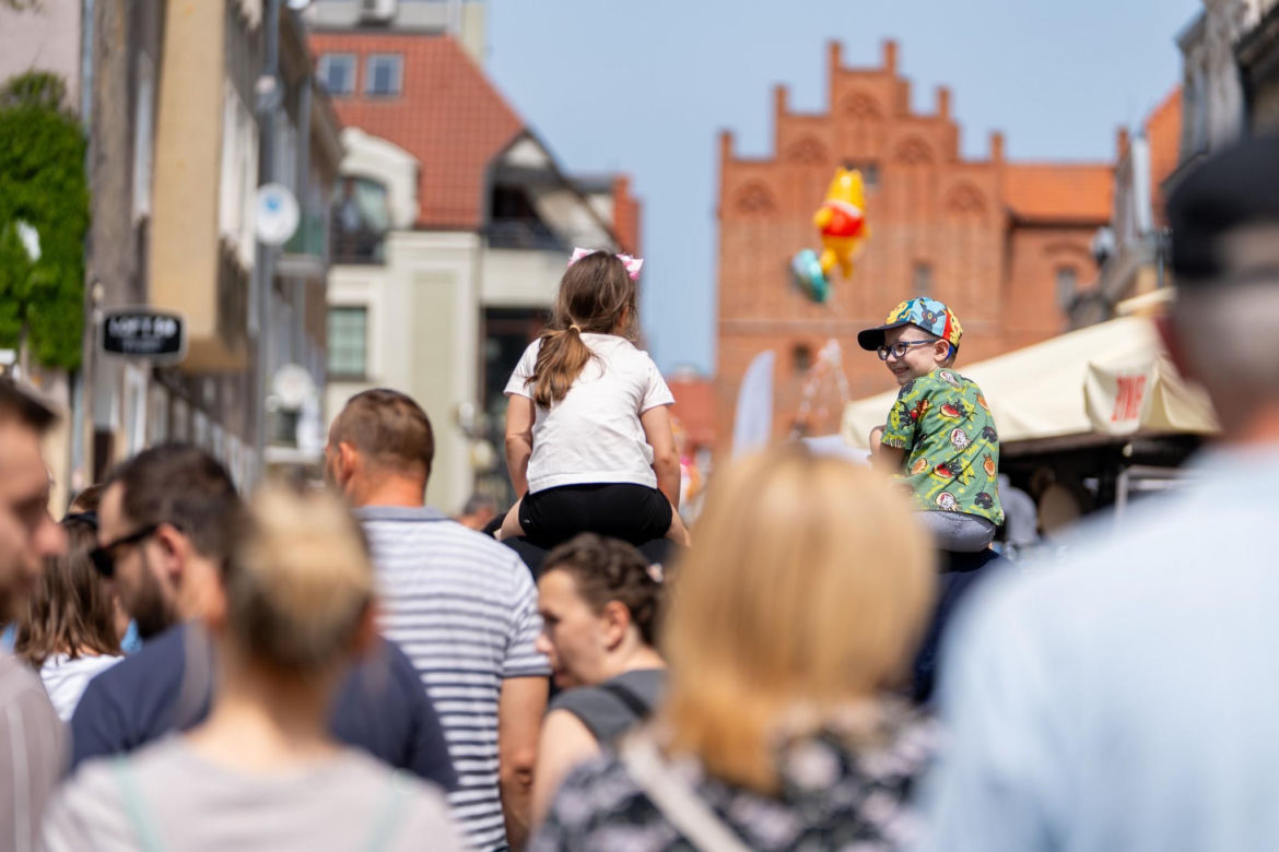   Tłumy na Starym Mieście w Olsztynie. Tak mieszkańcy świętowali Dzień Dziecka