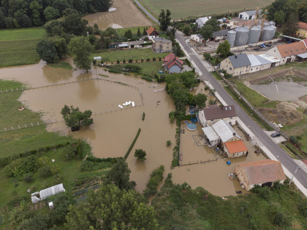 Prawie 500 interwencji straży pożarnej, 100 podtopionych gospodarstw 