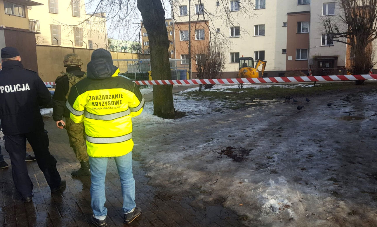 Niewybuchy między blokami przy 1-go Maja w Iławie