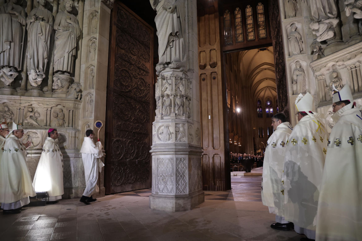 Paryż. Uroczyste otwarcie katedry Notre Dame