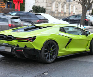 Klaudia Halejcio, mąż jej otworzył auto za całusa