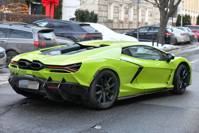 Klaudia Halejcio, mąż jej otworzył auto za całusa