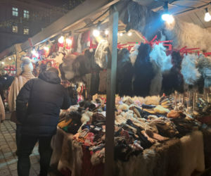 Jarmark Bożonarodzeniowy na Rynku Głównym w Krakowie 2025. Oferta wystawców