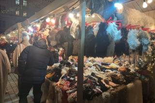 Jarmark Bożonarodzeniowy na Rynku Głównym w Krakowie 2025. Oferta wystawców