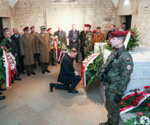 Rocznica Katastrofy Smoleńskiej w Krakowie. Prezydent Duda oddał hołd ofiarom
