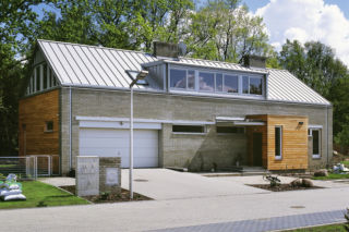 Jak załatwić przyłącza prądu, gazu, wody i kanalizacji przy budowie domu – krok po kroku